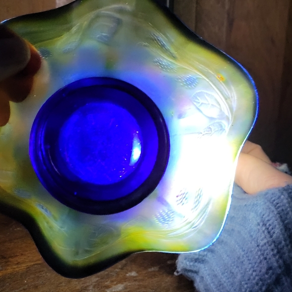 Fenton Carnival Glass Hat Bowl - Picture 4 of 13